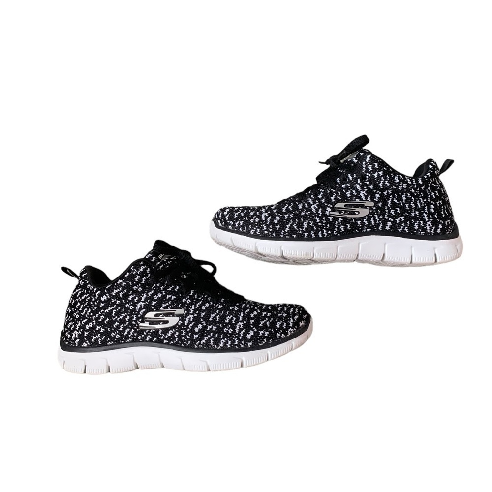 Sketchers Relaxed Fit Memory Foam Soles Size 6.5 - image 1